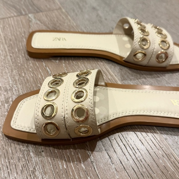 Zara Flat leather sandals with gold metal appliqués - Picture 6 of 10